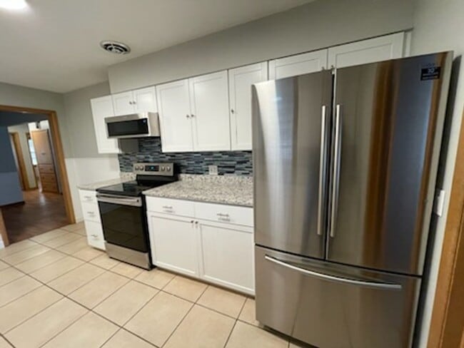 Building Photo - GREAT LOCATION!! Close to Mercy Hospital!