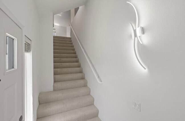 Building Photo - 440 Navaro Pl