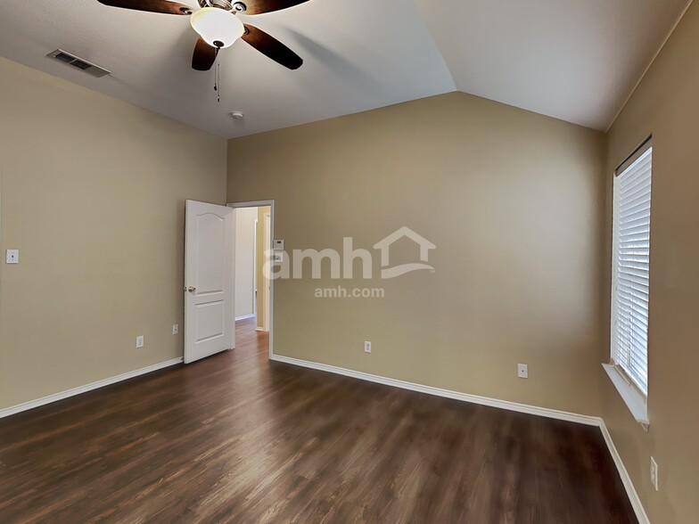 Building Photo - 476 Round Rock Dr