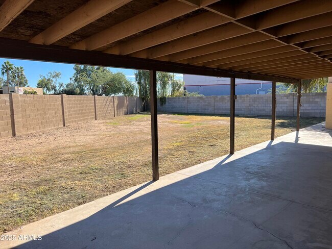 Building Photo - 10801 N 43rd Dr