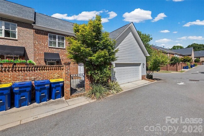 Building Photo - 706 Kingsley Way