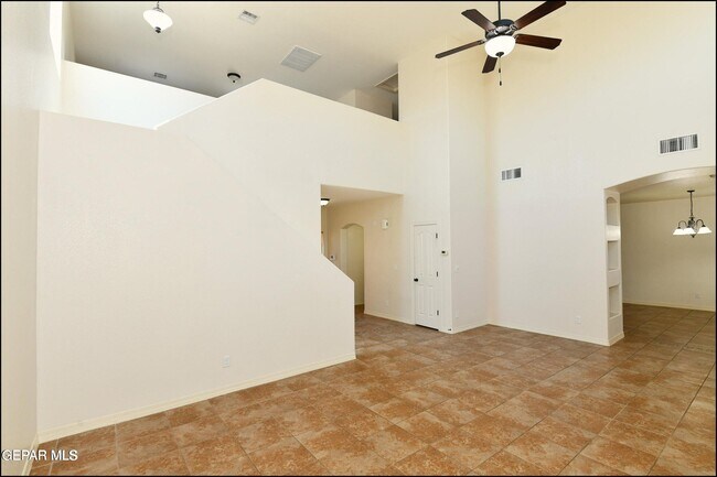 Building Photo - 14309 S Cave Ave