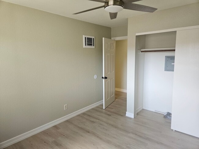 Building Photo - Beautiful 3 Bedroom 2 Bathroom Unit