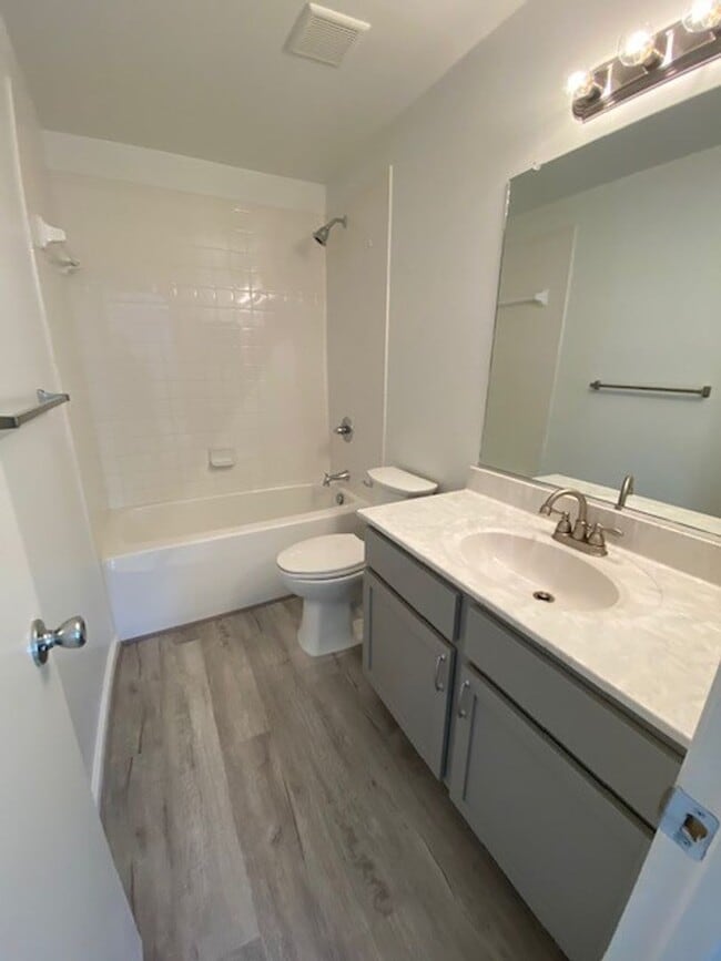 Building Photo - Available July 15, 2025!  2 bedroom condo ...