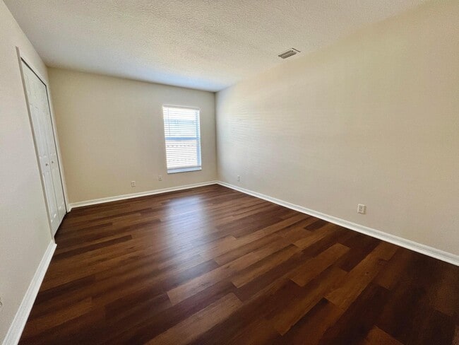 Building Photo - 532 SW Kabot Ave