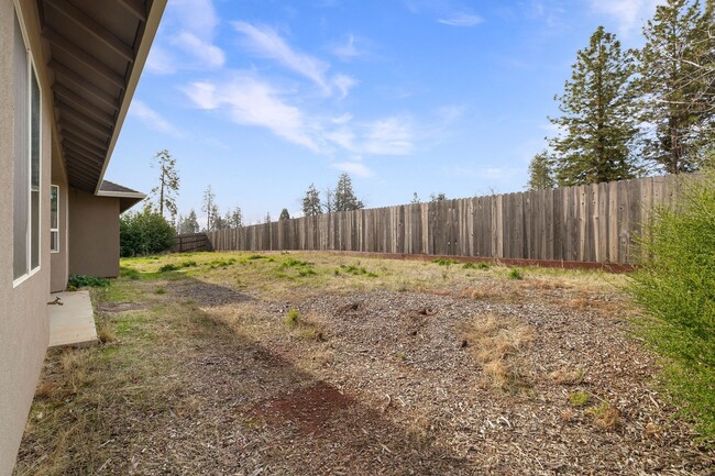 Building Photo - 3 Bedroom Home in Beautiful Paradise, CA! ...