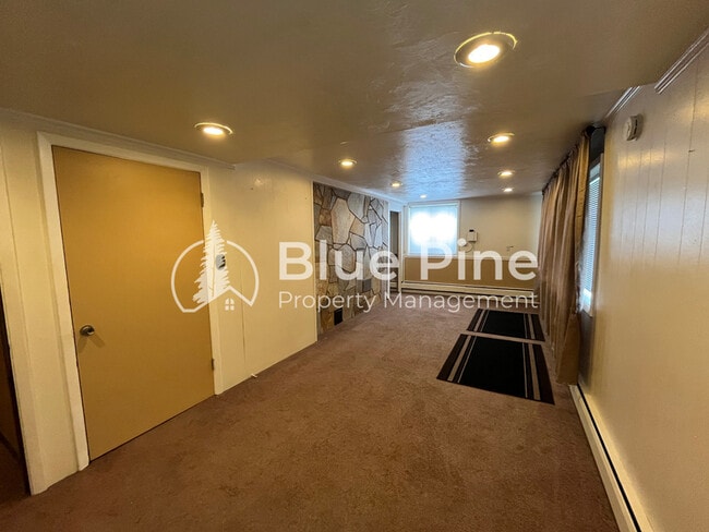 Building Photo - 755 9th St