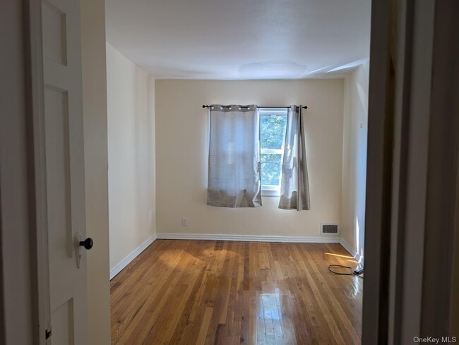 Building Photo - 75-40 197th St