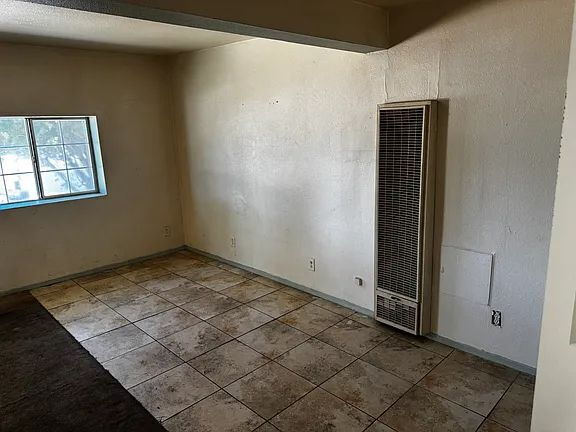 Building Photo - Large 5 bedroom single story ranch house