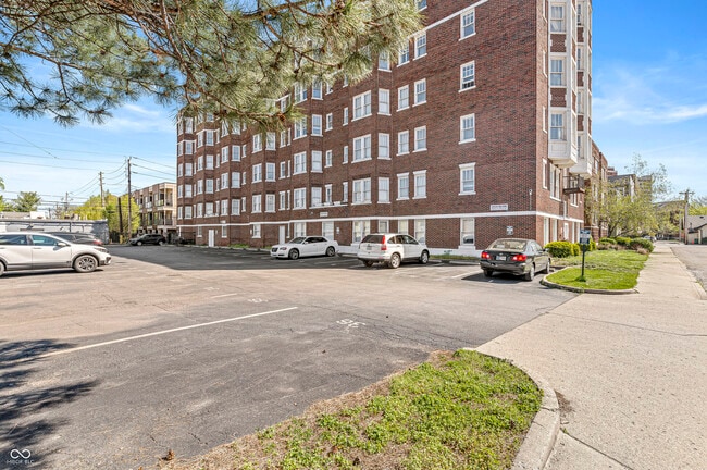 Building Photo - 230 E 9th St