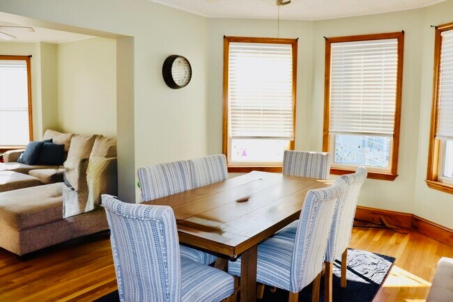 Building Photo - 10 Cushing St