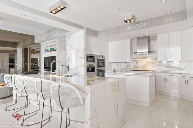 Building Photo - 17749 Collins Ave