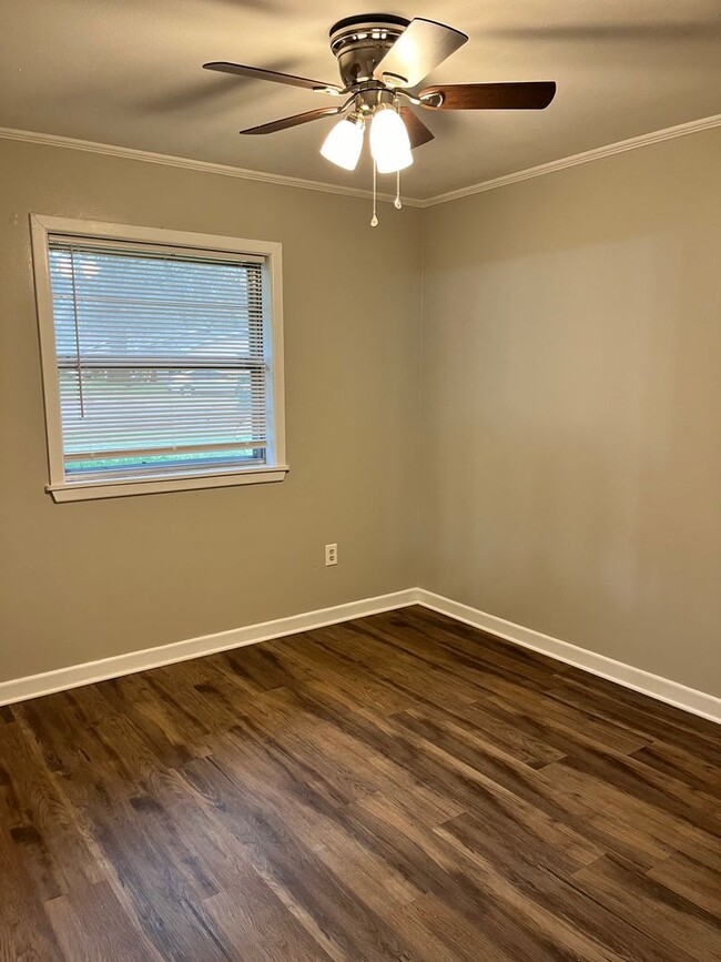 Building Photo - 3 Bedroom 1.5 Bath House in PG School Dist...