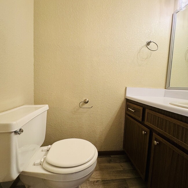 Building Photo - Modern Comfort Awaits: Spacious 2-Bedroom | 2.5-Bathroom Haven with Granite Elegance in Nederland...