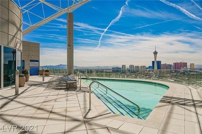 Primary Photo - High Rise condo in the heart of the Arts D...