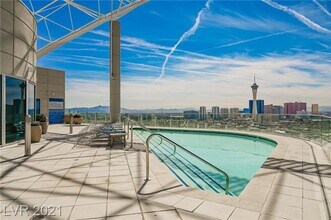 Building Photo - High Rise condo in the heart of the Arts D...
