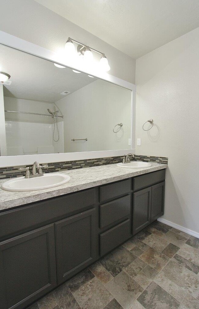 Building Photo - 769 S Beaver Creek Way