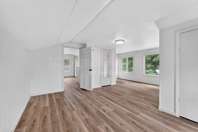 Building Photo - 192 Fairmor Dr
