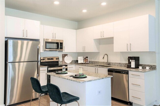 Building Photo - 1311 Elan Dr