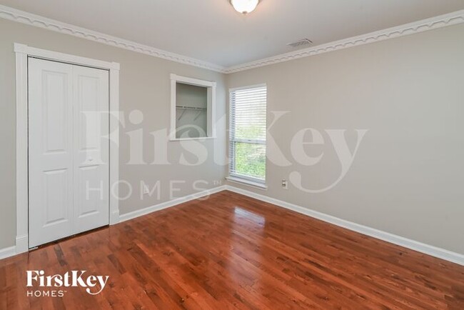 Building Photo - 10706 Trumble Ln
