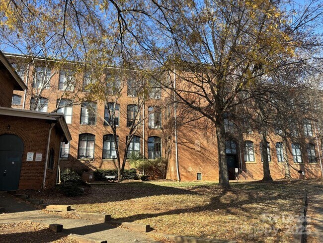 Primary Photo - 201 S Hoskins Rd
