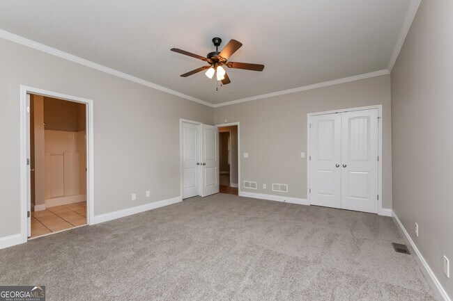 Building Photo - 136 Lawrence Dr