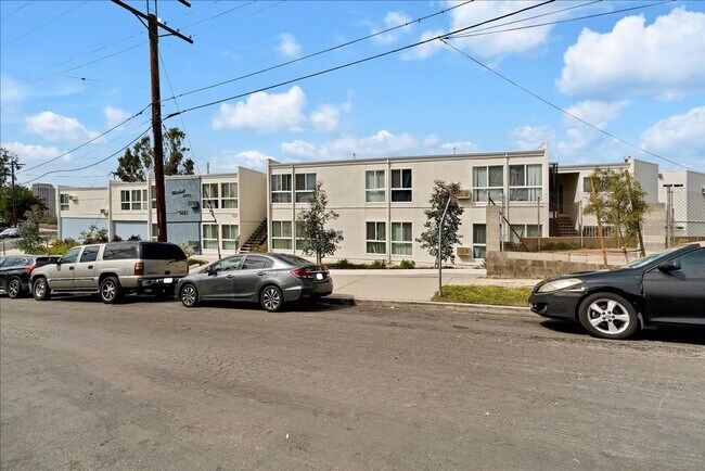 Building Photo - 1401 Mitchell Pl