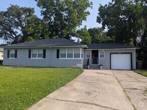 Building Photo - Great 3 Bedroom 1 Bath in convenient locat...