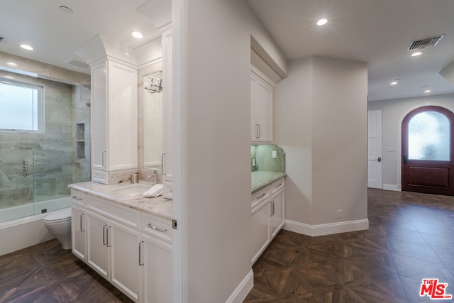 Building Photo - 810 S Catalina Ave