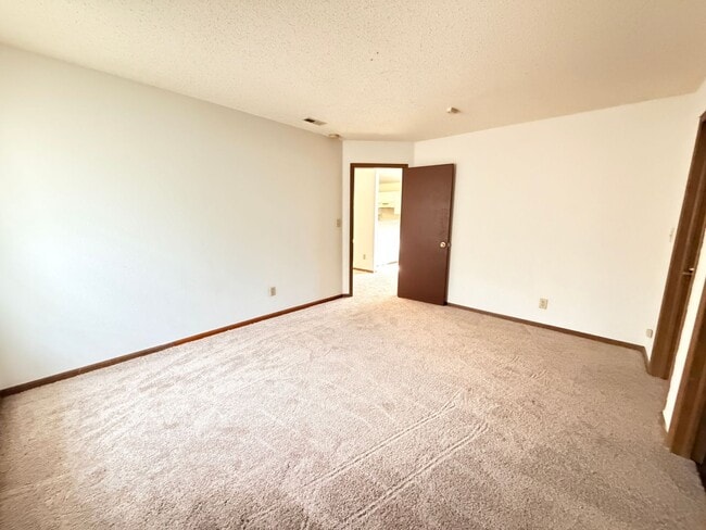 Building Photo - 4020 Crabtree Ct