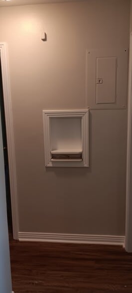 Hallway to bathroom and bedrooms - 614 N Gadsden St