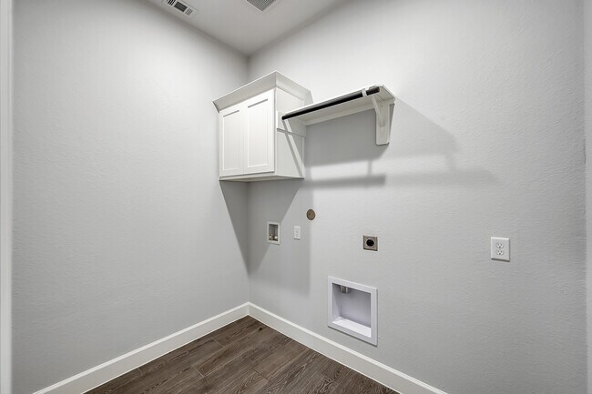 Building Photo - 8431 Willow Whisper Ln