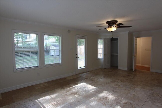Building Photo - 6505 Sivley St