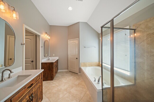 Building Photo - Move-in Ready!  Beautiful Perry Home One Story Home!