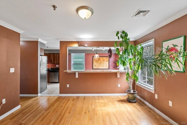 Building Photo - 677 Quinnipiac Ave