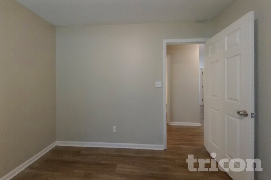 Building Photo - 143 Markham Dr