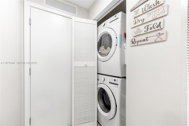 Building Photo - 25689 SW 144th Ave