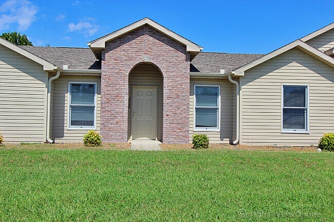 Building Photo - 2 Bedroom Triplex in Cape