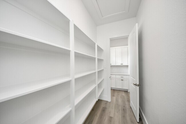Building Photo - 10235 Forest Lake Dr