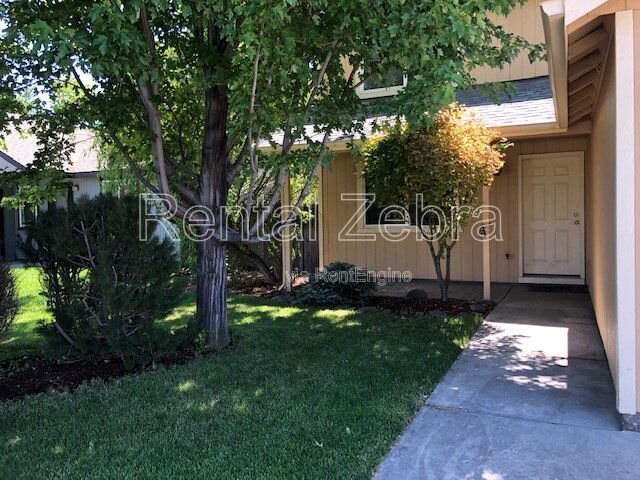 Building Photo - 3268 SW Metolius Pl