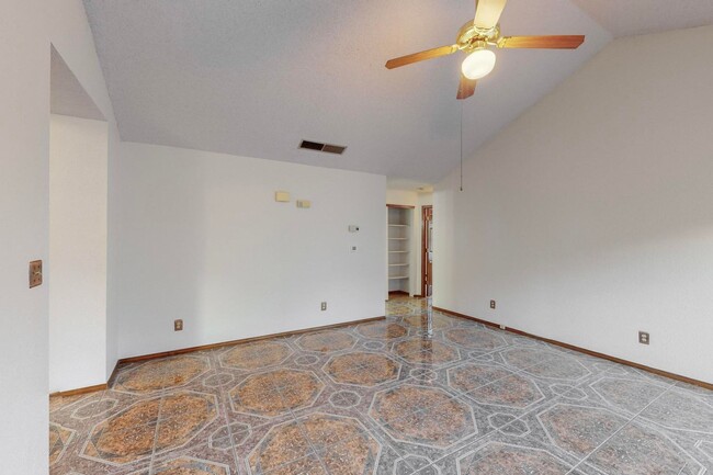Building Photo - Charming 3 bedroom 2 bath home in Northeas...