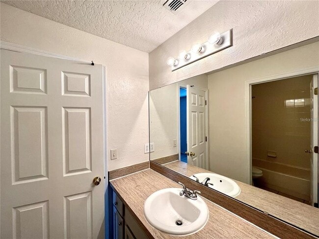 Building Photo - 1140 Cedarwood Way