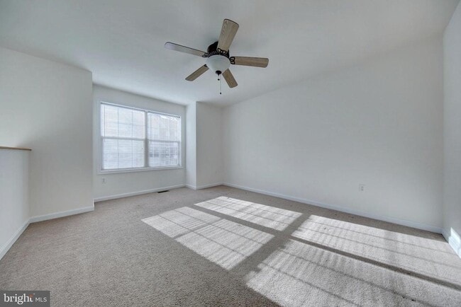 Building Photo - 8 Shady Tree Ct