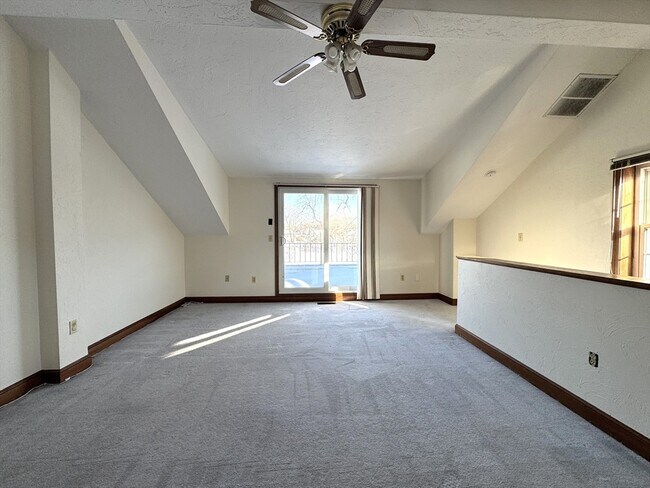 Building Photo - 224 Park St