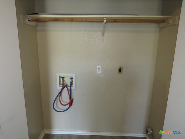 Building Photo - 1602 Benttree Dr