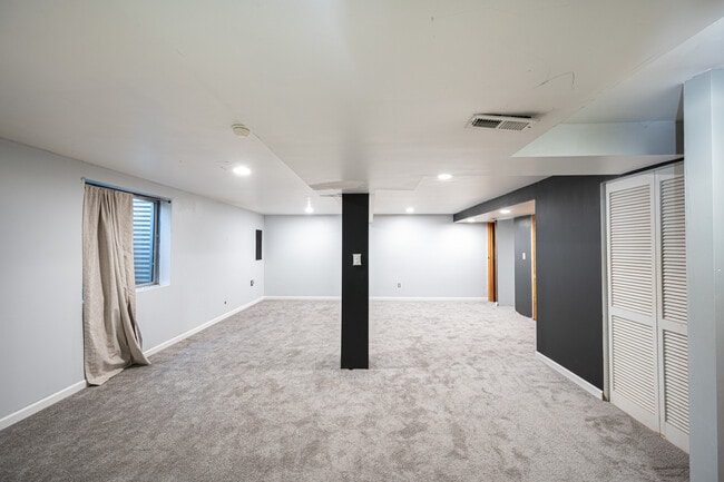 Building Photo - 511 Maggie Ln