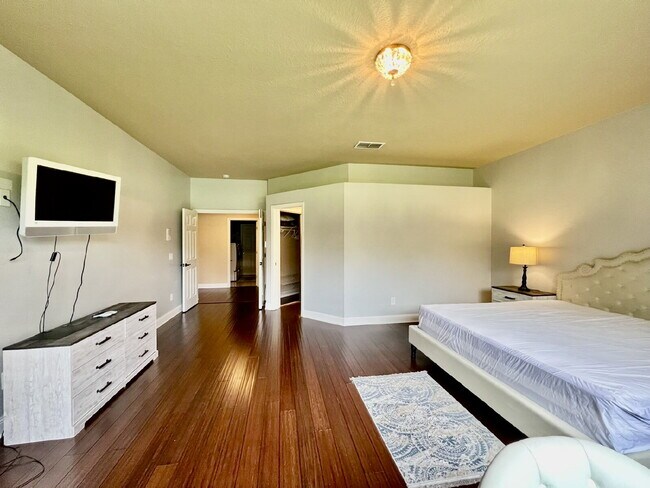 Building Photo - "Golf Course Living! Spacious 3-Bed, 2.5-Bath Home with 2,829 Sq Ft at The Oaks"