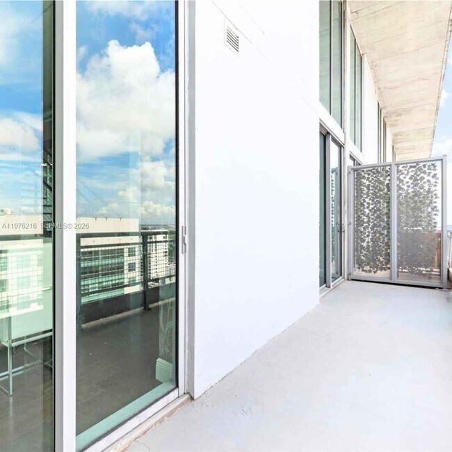Building Photo - Southwest 1st Court, Miami, FL 33130 - 2 BR 2 BA condo