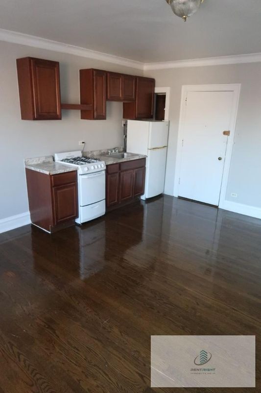 Building Photo - 1712 W Albion Ave