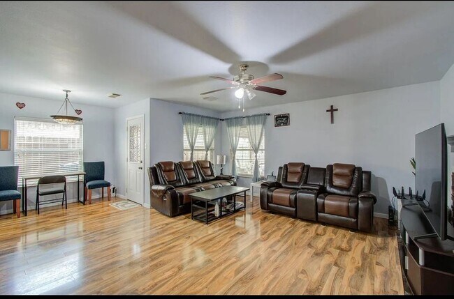 Building Photo - 18135 Flower Grove Ct